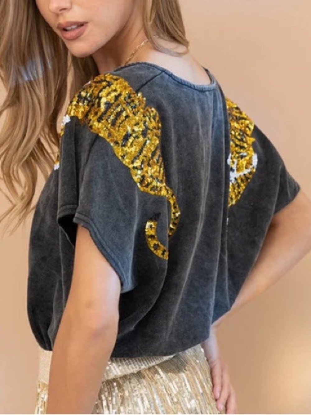 Short-Sleeve Patch V Neck Tiger Sequin Patch T Shirt Top - Grey Black Charcoal - Picture 2 of 6